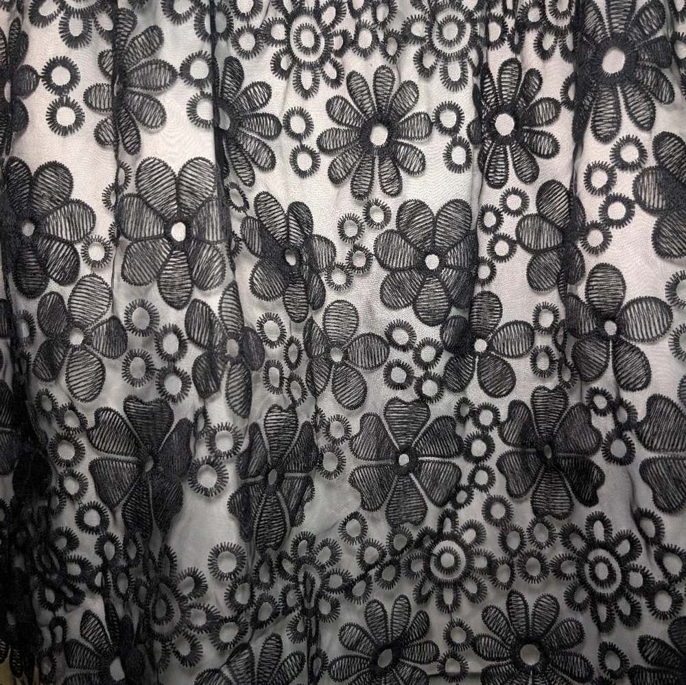 Kensie Elegant Black and White Sleeveless Dress - Picture 6 of 8